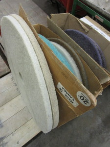 lot 142 image: SCOTCHBRITE FLOOR MACHINE PADS