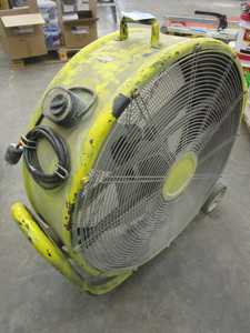 lot 170 image: LARGE 3 SPEED FAN