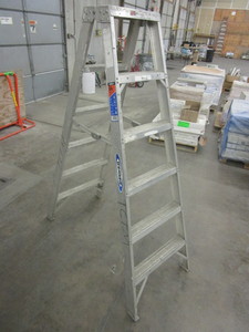 lot 184 image: WERNER ALUMINUM STEP LADDER