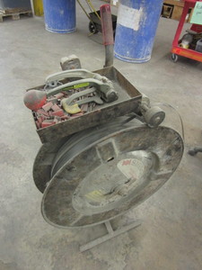 lot 213 image: SIGNODE STRAPPINGBANDING SET UP WITH BANDING MATERIAL AND ACCESSORIES