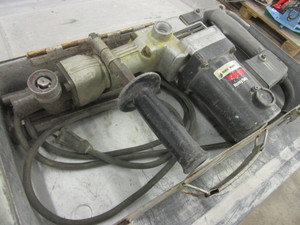 lot 229 image: BLACK & DECKER CHIPPING HAMMER DRILL