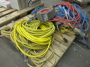lot 271 image: MULRIPLE POWER CORDS