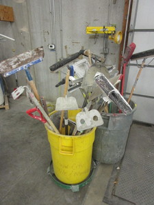 lot 272 image: MISC. BROOMS, SHOVELS AND CONCRETE TOOLS