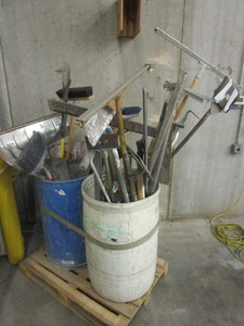 lot 273 image: MISC. BROOMS, SHOVELS AND CONCRETE TOOLS