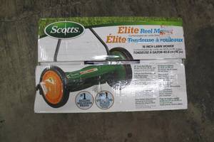 lot 25 image: Scotts 16 in. Manual Walk Behind Push Reel Lawn Mower
