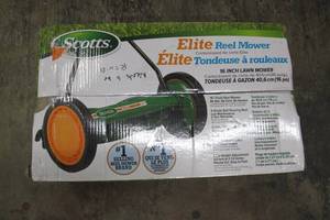 lot 26 image: Scotts 16 in. Manual Walk Behind Push Reel Lawn Mower
