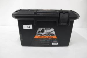 lot 84 image: 16 qt. Storage Crate