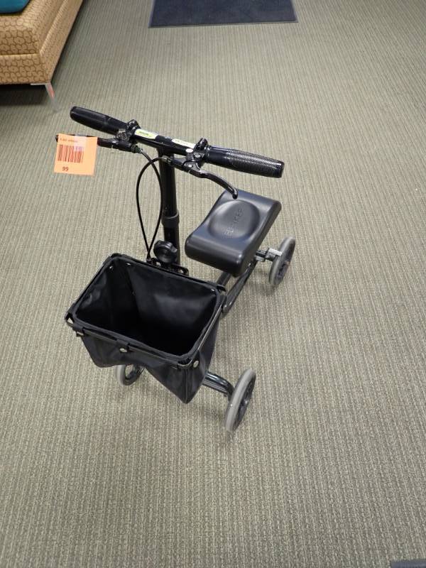 Knee Scooter w basket