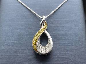 Spectacular Diamond in White Gold Twist Pendant With a 14k White Gold Chain VIDEO