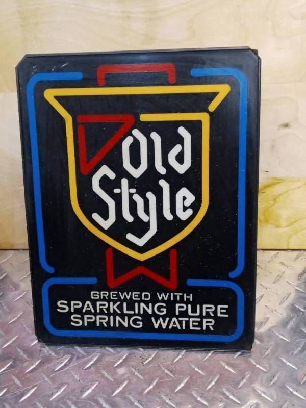 lot 66 image: Vintage Old Style beer sign