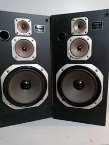 lot 15 image: Jenson 3100 tower speakers