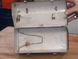 lot 31 image: Antique Tin lunchbox