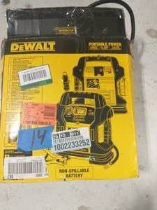 Dewalt 1400 Peak Amp Jump Starter with Digital Compressor