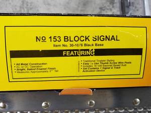lot 3 image: Rail King No 153 Block Signal Train Accessory 30-1076