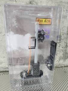 lot 7 image: Rail King No 154 Automatic Highway Signal Train Accessory 30-1074