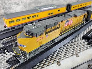 lot 10 image: HO Scale Union Pacific Diesel Engine Passenger Train Set