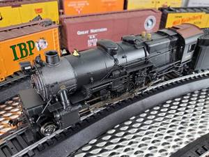 lot 13 image: HO Scale Pennsylvania Locomotive and Tender Beer Train Set