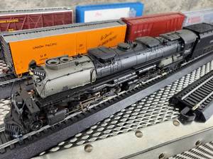 lot 14 image: HO Scale Union Pacific Locomotive and Tender Train Set