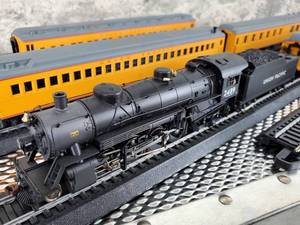 lot 15 image: HO Scale Union Pacific Locomotive and Tender Passenger Train Set