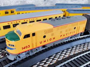 lot 17 image: HO Scale Union Pacific Diesel Engine Passenger Train Set