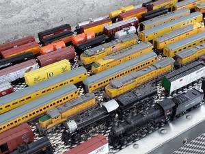 lot 21 image: Enormous N Scale Train Depot Lot