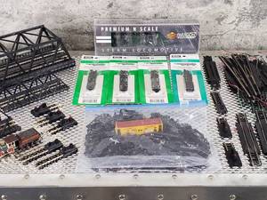 lot 22 image: Assorted N Scale Train Accessories and Track