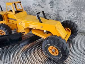 lot 23 image: Vintage MXB-975 Tonka Dual Blade Road Grader