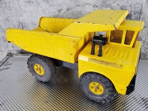 lot 24 image: Vintage XMB-975 Tonka Dump Truck