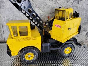 lot 29 image: Vintage MR-970 Might Tonka Crane