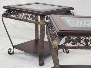 lot 73 image: Really Nice Set of Living Room End Tables