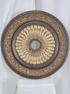 lot 107 image: Very Decorative Ceiling Light Medallion