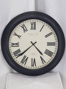 lot 81 image: Round Wall Clock