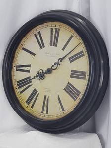 lot 61 image: Round Wall Clock