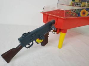 lot 35 image: Vintage MARX Shooting Gallery