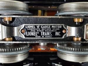 lot 37 image: Lionel Lines O Scale 3-Rail Tinplate Train Set