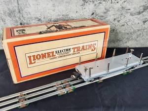 lot 45 image: Lionel Tinplate 2811 O- Gauge Flat Car 11-70012