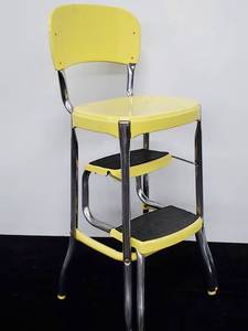 lot 102 image: Vintage Yellow Folding Chair