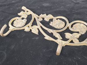 lot 98 image: Decorative Cast Iron Wall Hook Decor