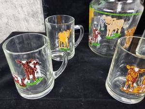 lot 114 image: Vintage Land O Lakes Pitcher and Glass Set