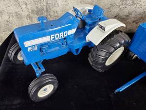 lot 116 image: Large Ford Toy Tractor & Blue Hay Trailer