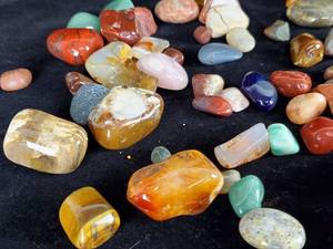 lot 120 image: Small Polished Rock Lot