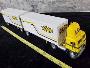 lot 127 image: Vintage Die Cast Crouse Cartiage Company Doubles Tractor Trailers