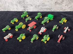 lot 129 image: (17) Vintage Die cast John Deere Hot wheel Size Farm Tractors Lot