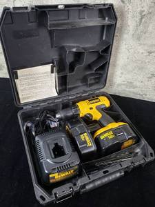lot 140 image: DeWalt 18 Volt Cordless Drill