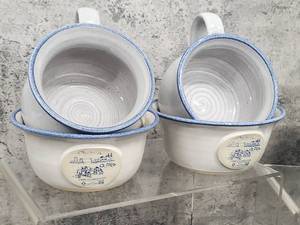lot 136 image: (15) pc Land O Lakes Centex Pottery Set