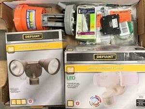 lot 24 image: Security Lights Cooler PumpElectrical Items