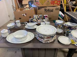 lot 63 image: Johann Haviland Forever Spring Fine China 68pc Set