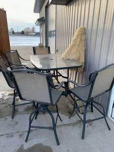 lot 70 image: High Top Patio Table An Umbrella With Five Chairs Very Expensive 40 x 66