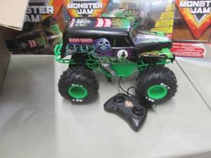 RC Monster Jam Grave Digger open bo...