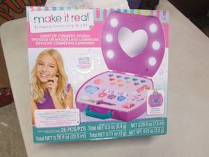 Light Up Cosmetic Studio...